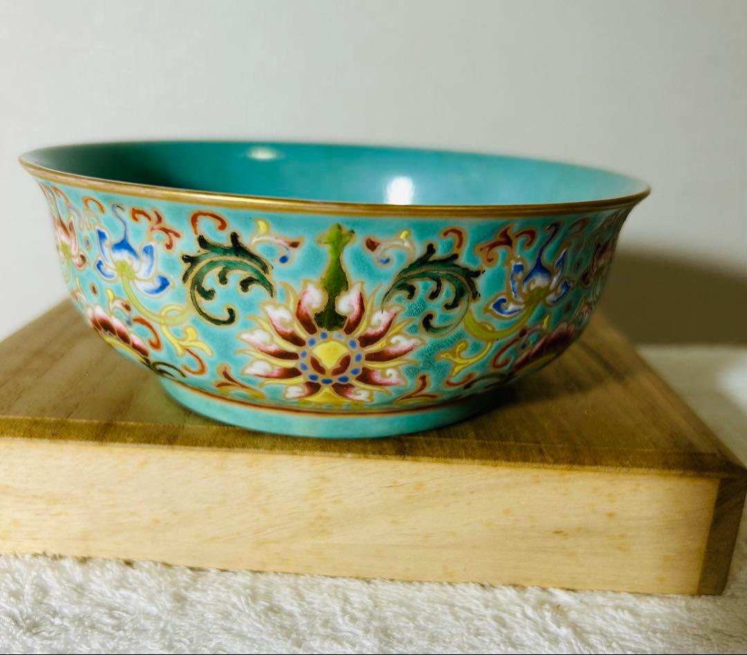 中国清時代　古美術 绿地粉彩花卉紋茶碗【大清乾龍年製】在銘