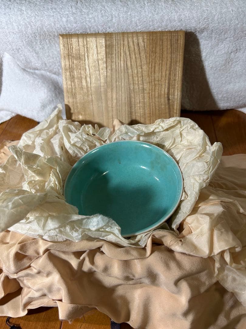 中国清時代　古美術 绿地粉彩花卉紋茶碗【大清乾龍年製】在銘