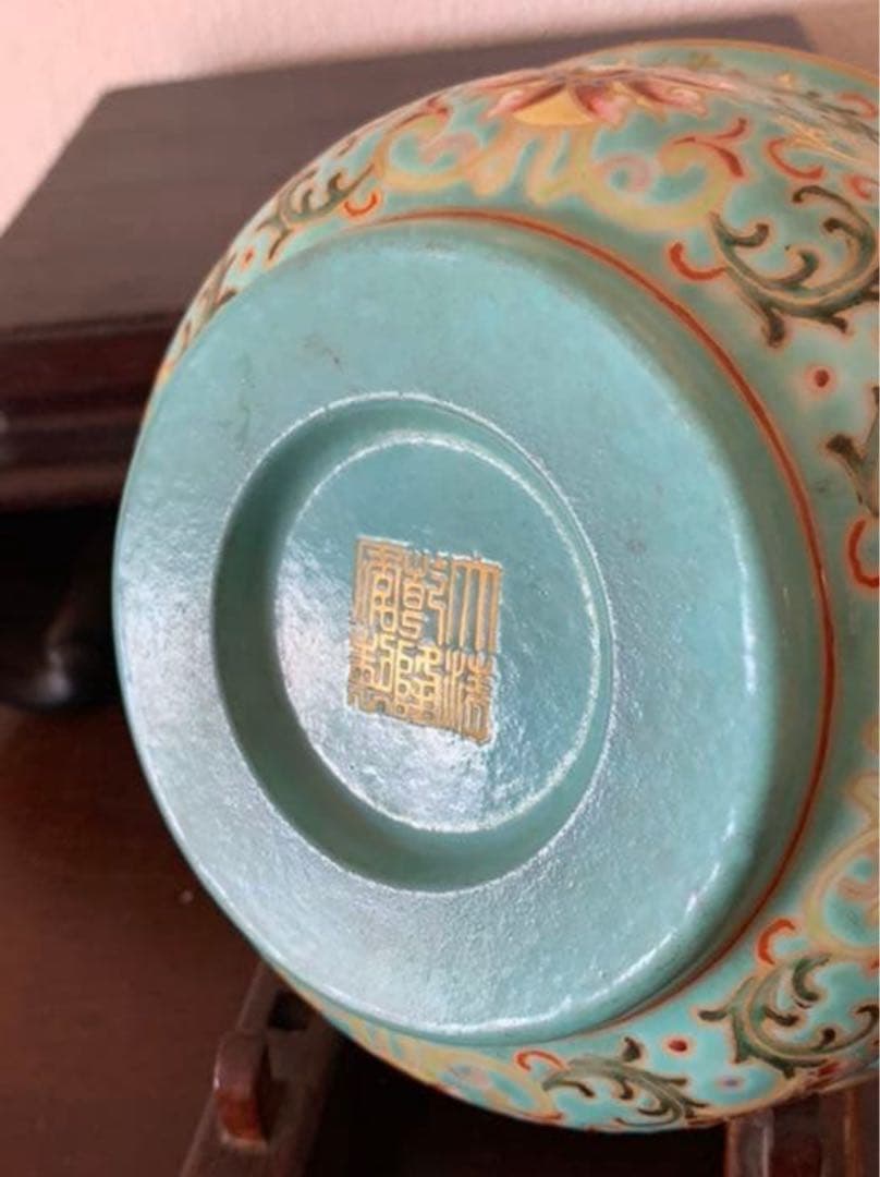 中国清時代　古美術 绿地粉彩花卉紋茶碗【大清乾龍年製】在銘