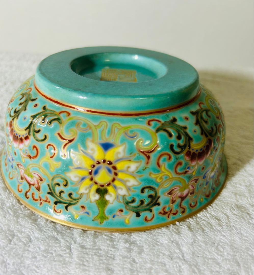 中国清時代　古美術 绿地粉彩花卉紋茶碗【大清乾龍年製】在銘