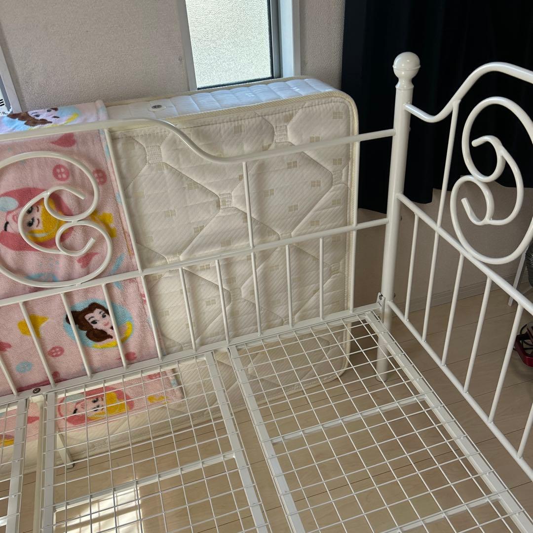 美品！ホワイトアイアンベッドフレーム シングル 姫系 プリンセス ニトリ 廃盤