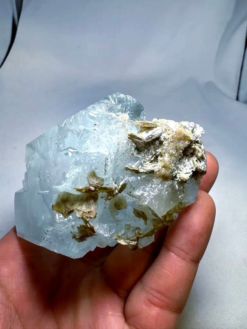 ブラジル産アクアマリン原石　約300g