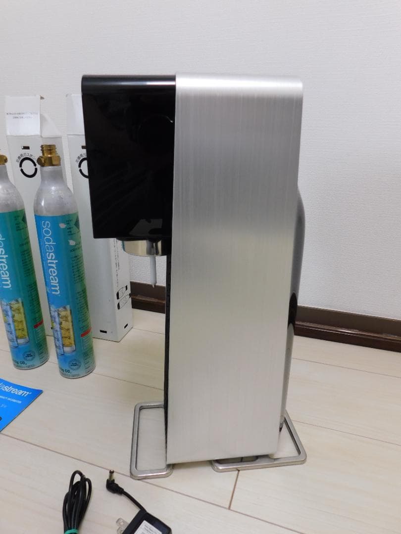 ソーダストリーム Power＋ガスシリンダー満タン２本、ボトル２本、取説付き