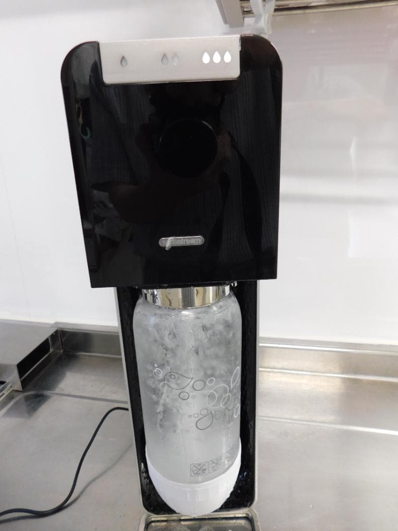 ソーダストリーム Power＋ガスシリンダー満タン２本、ボトル２本、取説付き