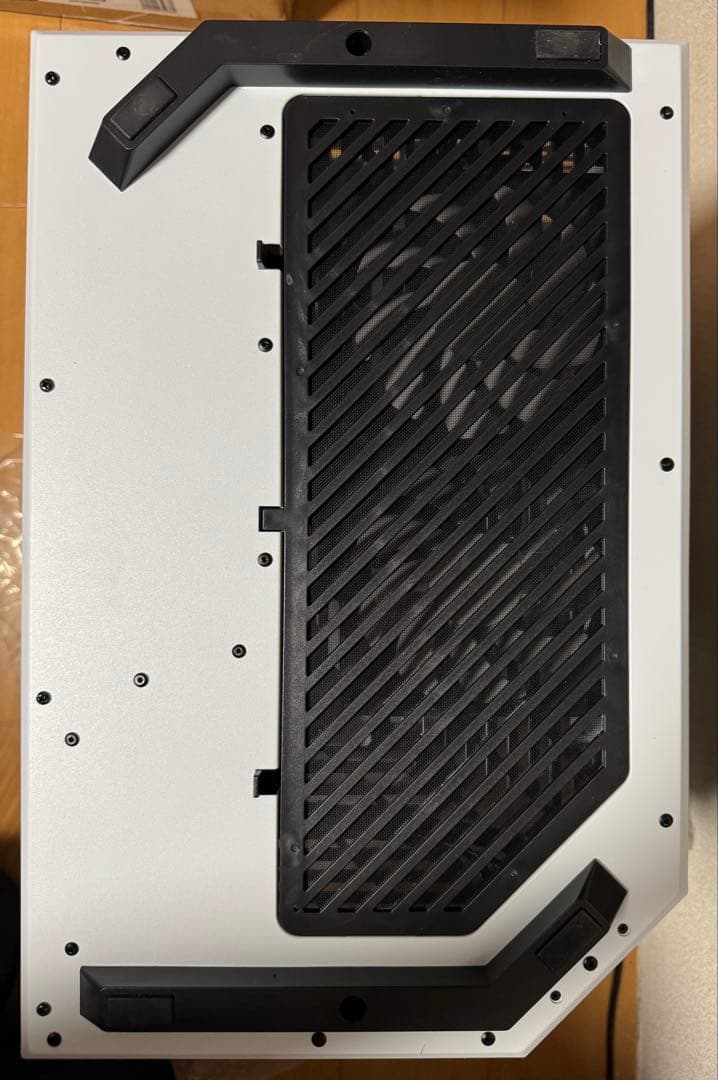 HYTE Y60  White PCケース