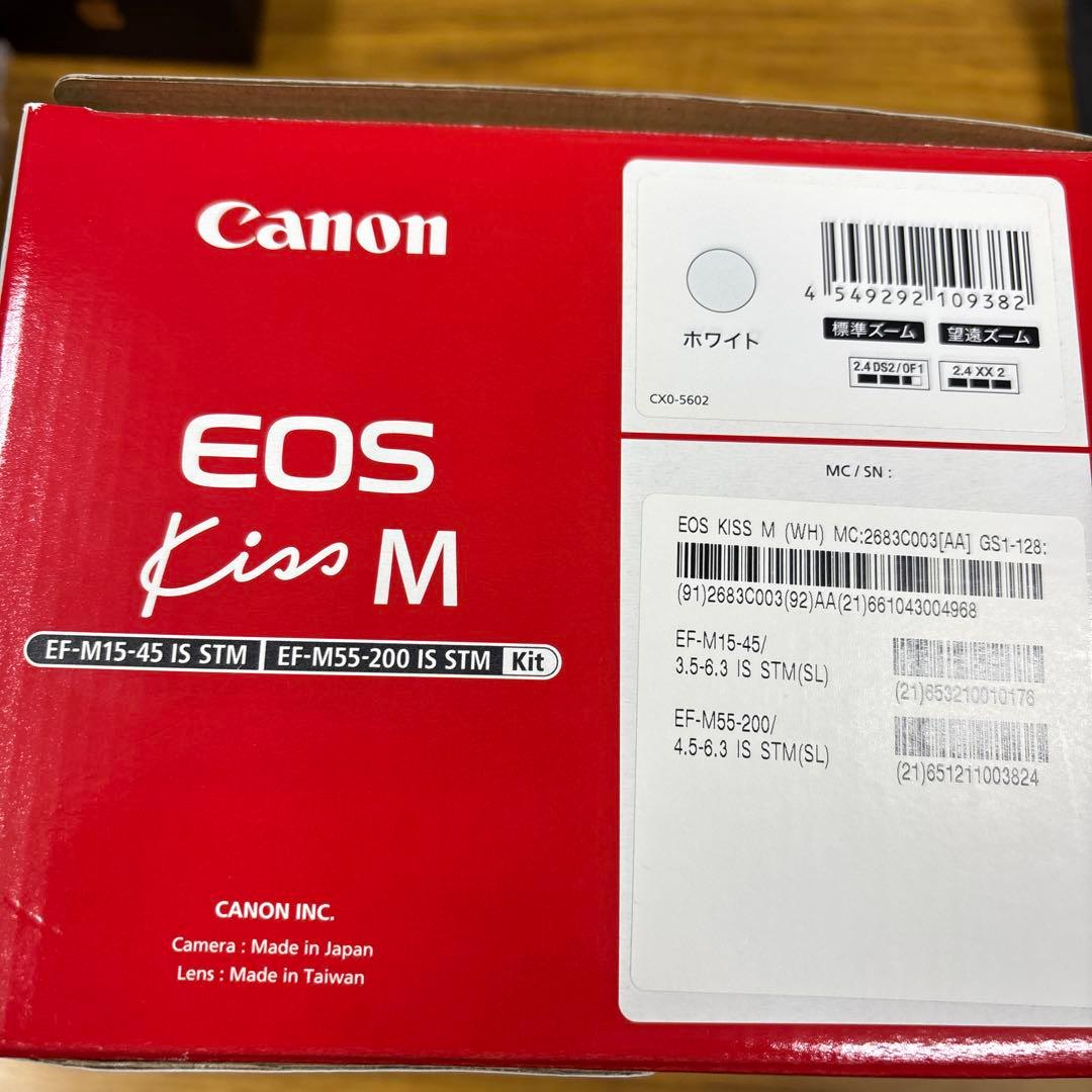 Canon EOS Kiss M レンズキット+本体　（ディズニーカバー付き）
