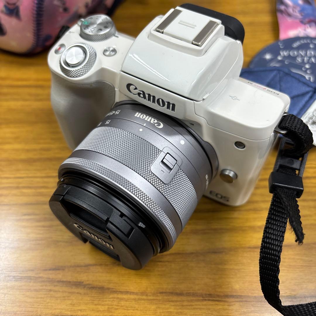 Canon EOS Kiss M レンズキット+本体　（ディズニーカバー付き）