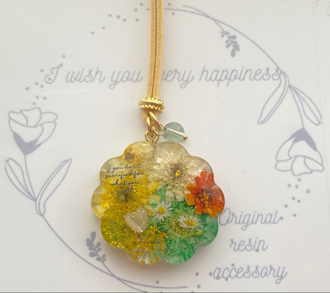 お花の型　春色　ドライフラワー　ネックレス　ローズクオーツ