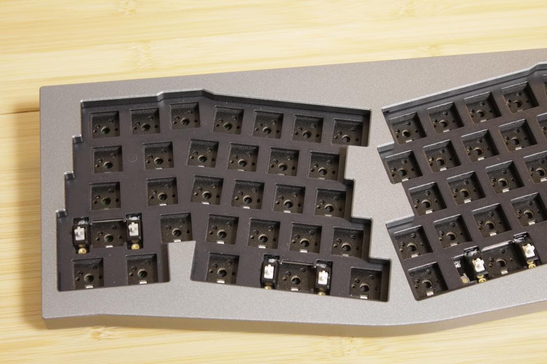 【Keychron】Q8 QMK/VIA ベアボーン シルバー