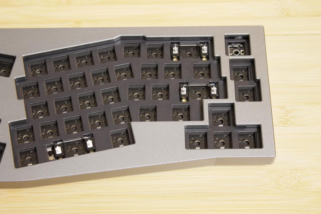 【Keychron】Q8 QMK/VIA ベアボーン シルバー