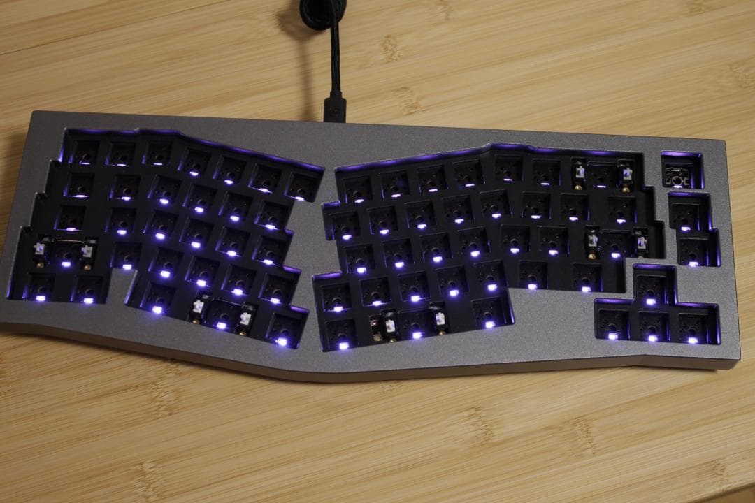 【Keychron】Q8 QMK/VIA ベアボーン シルバー