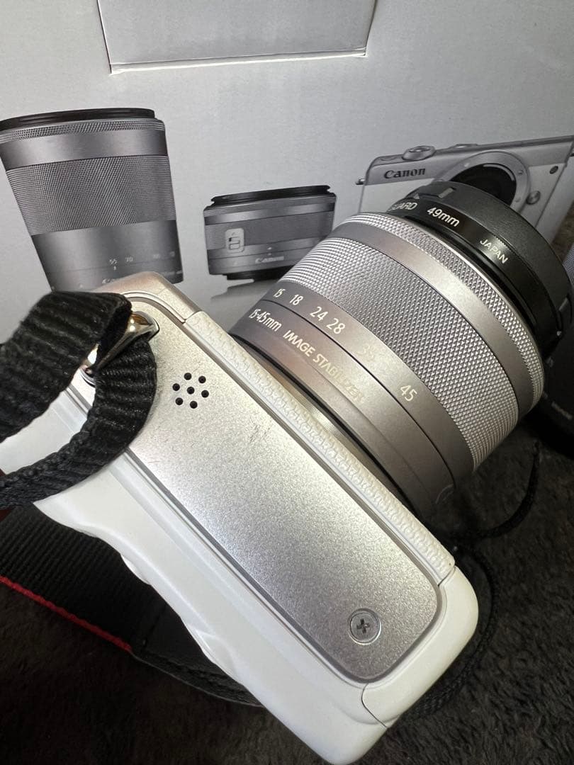 Canon EOS M100 ダブルレンズキット　ホワイト　ミラーレスカメラ