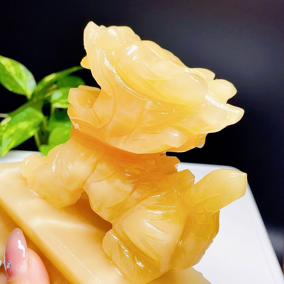 【超美品】　天然石　パワーストーン　麒麟　彫り　置物　カルサイト　2