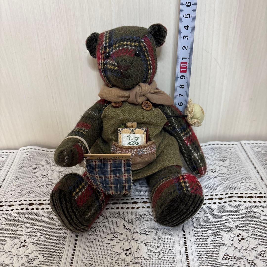 マニー　くまのぬいぐるみ、クリスマスツリー