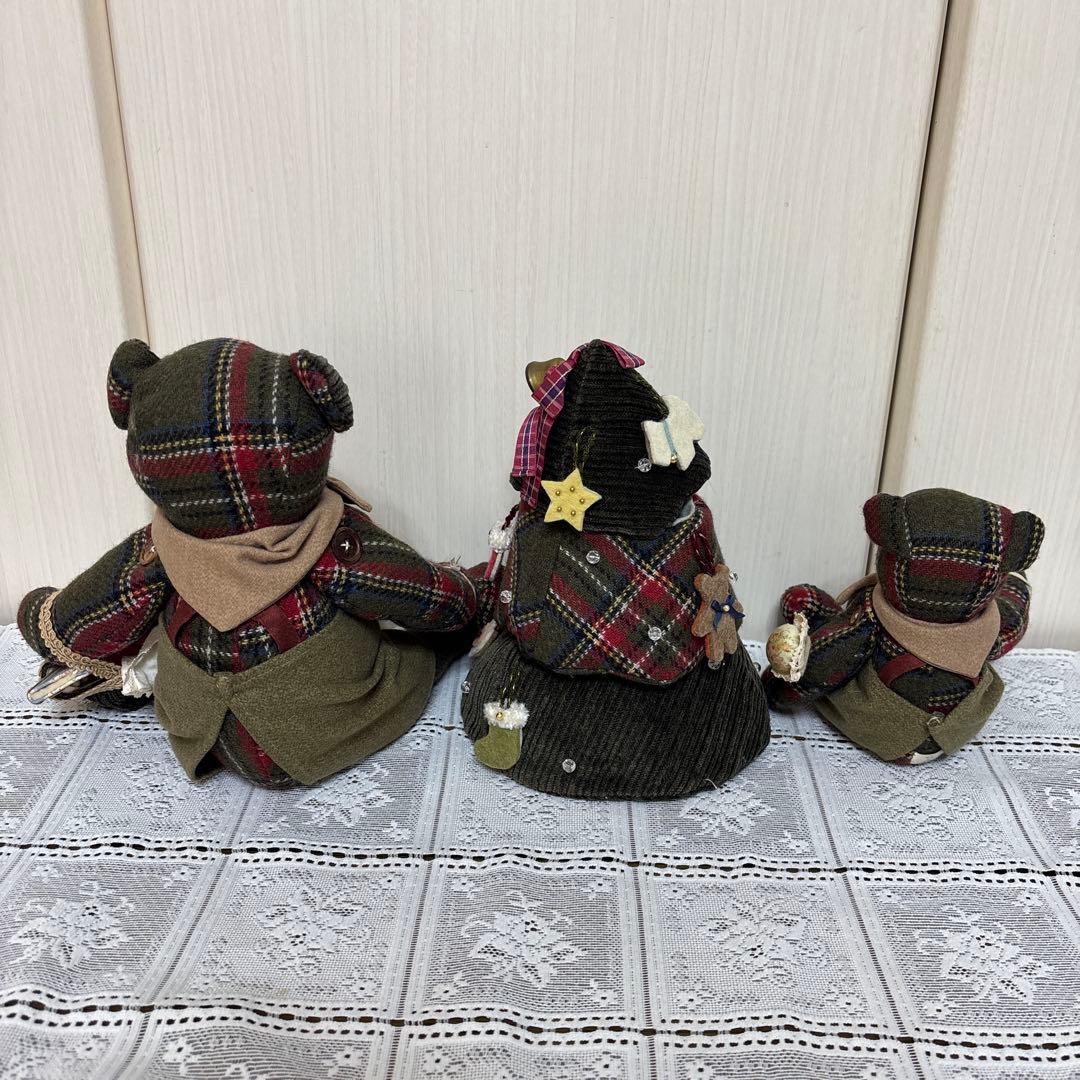 マニー　くまのぬいぐるみ、クリスマスツリー