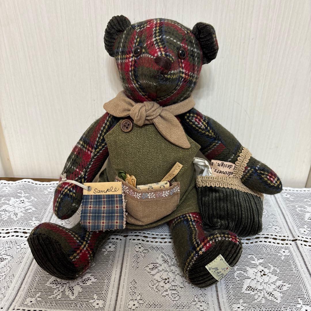 マニー　くまのぬいぐるみ、クリスマスツリー