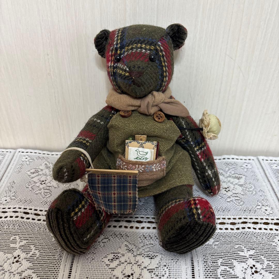 マニー　くまのぬいぐるみ、クリスマスツリー