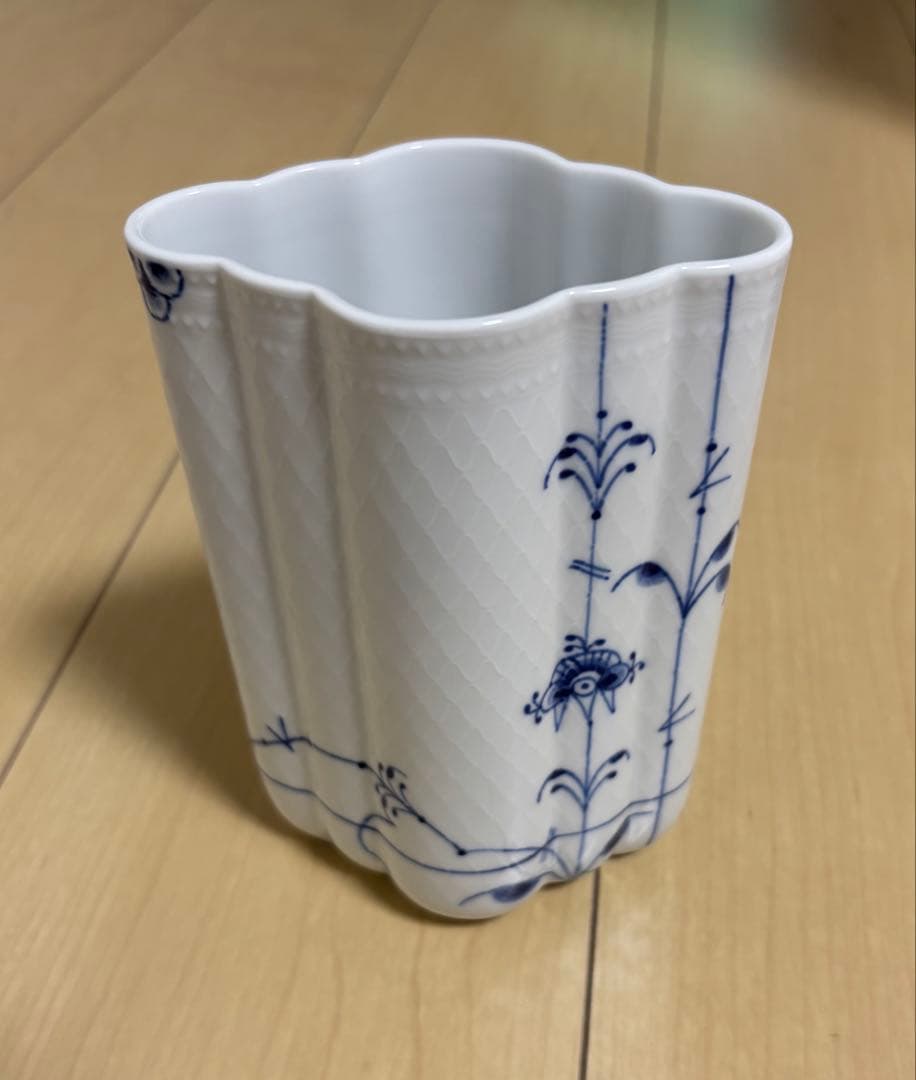  花瓶 スカラップエッジ