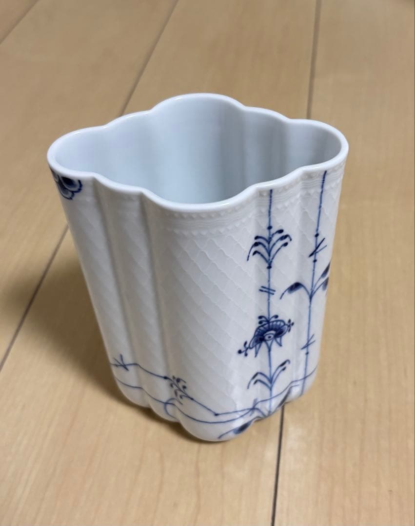   花瓶 スカラップエッジ