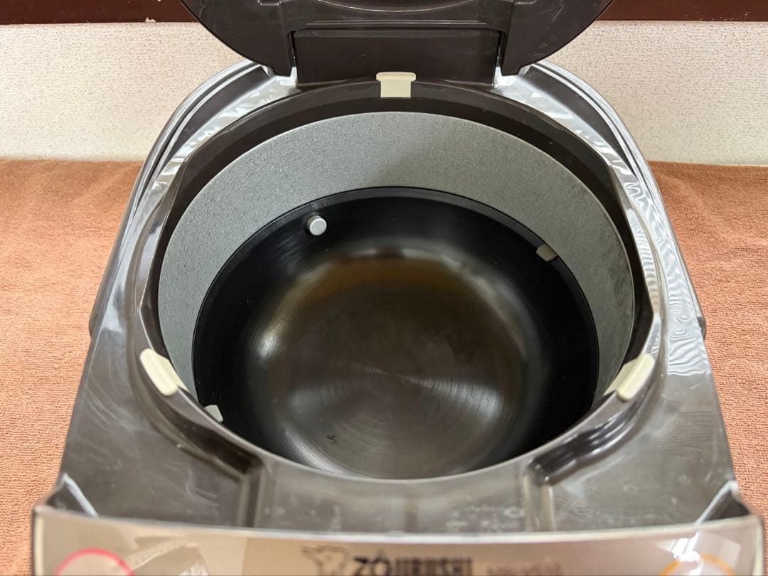 炊飯器 NW-VS10 5.5号炊き　23年製
