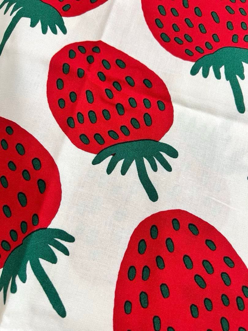 ★新品未使用星★マリメッコ　marimekko クッションカバー　マンシッカ　苺