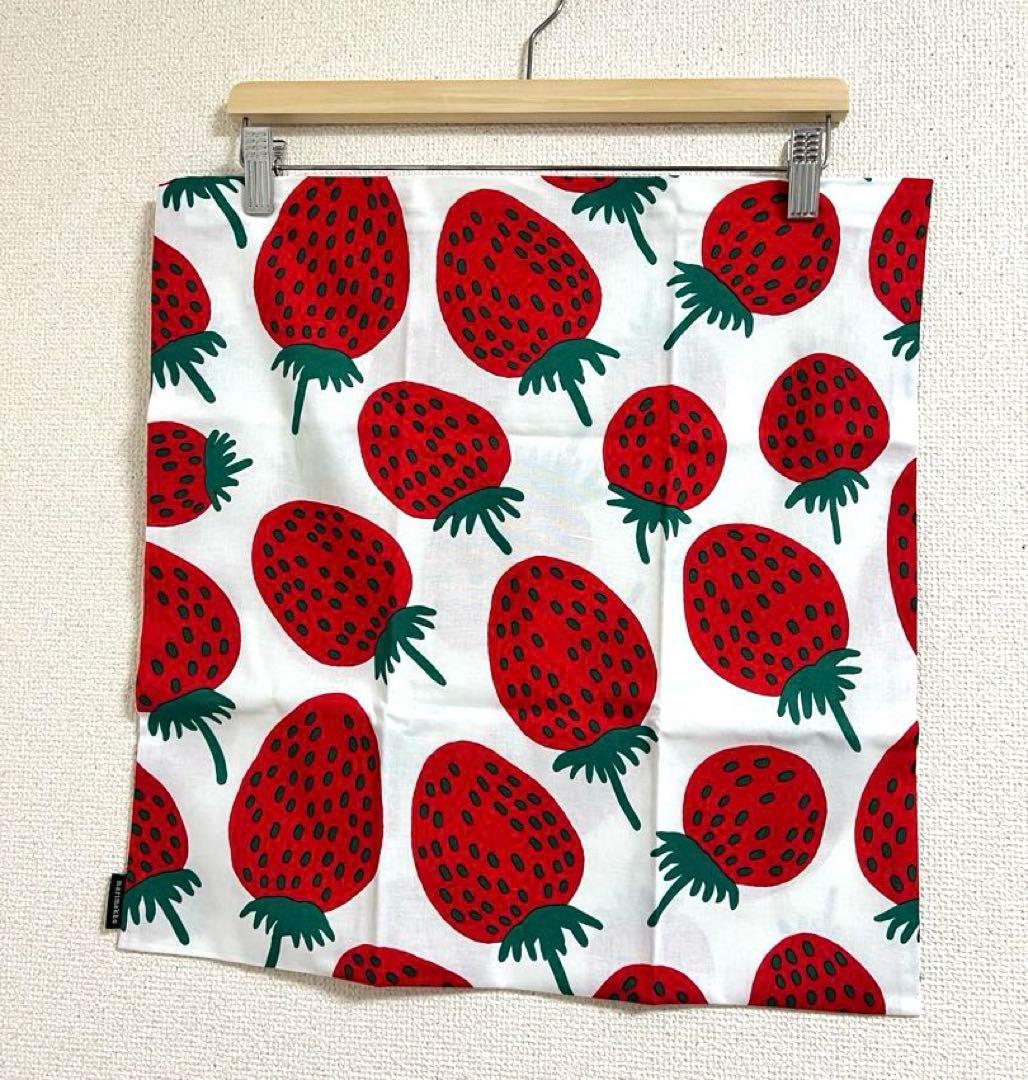 ★新品未使用星★マリメッコ　marimekko クッションカバー　マンシッカ　苺