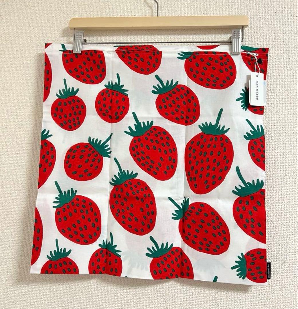 ★新品未使用星★マリメッコ　marimekko クッションカバー　マンシッカ　苺