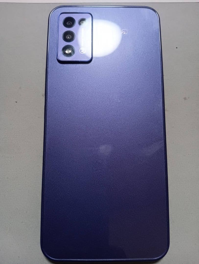 パープル トリプルカメラスマートフォン 本体