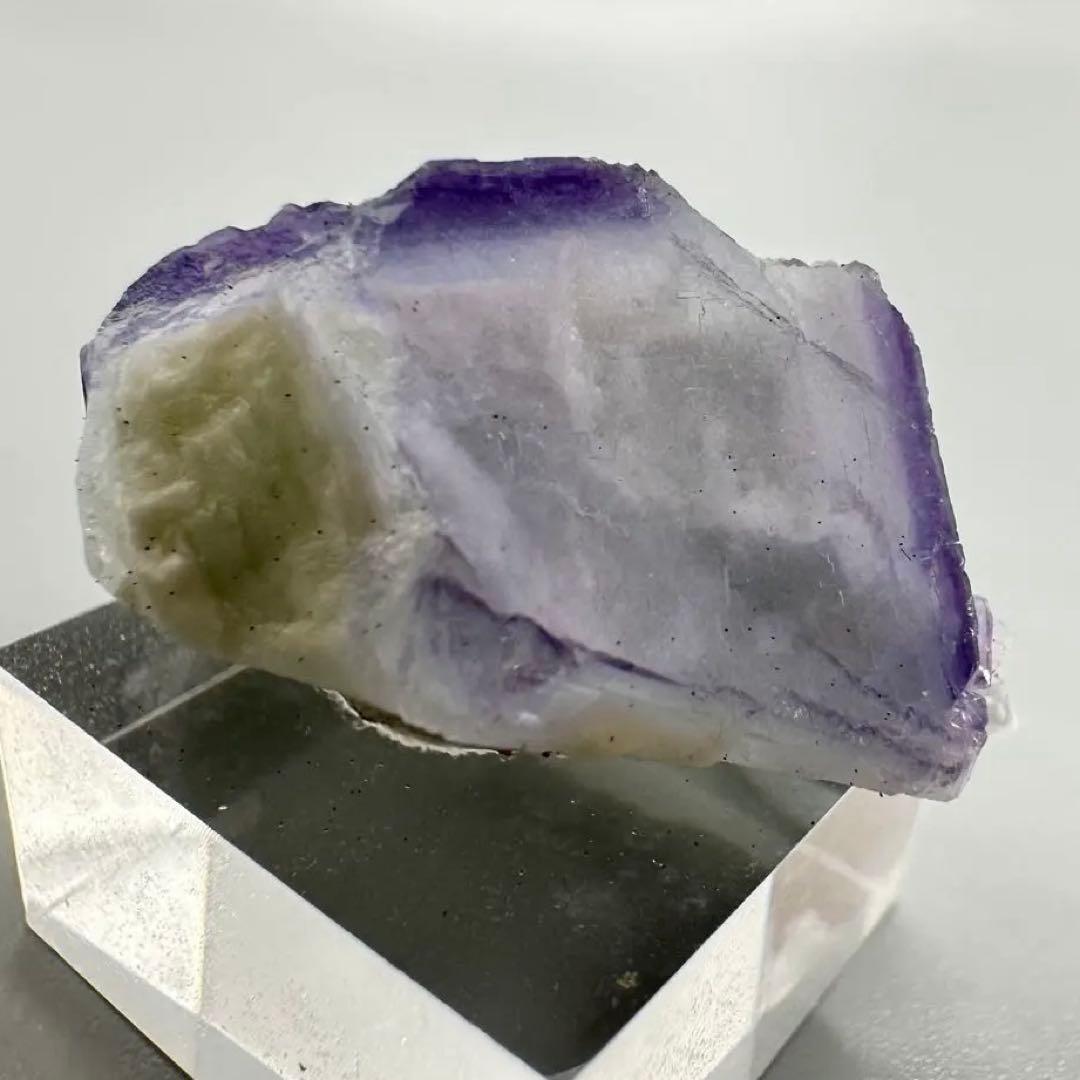 【フローライト】中国 ヤオガンシャン産 ポーセリン