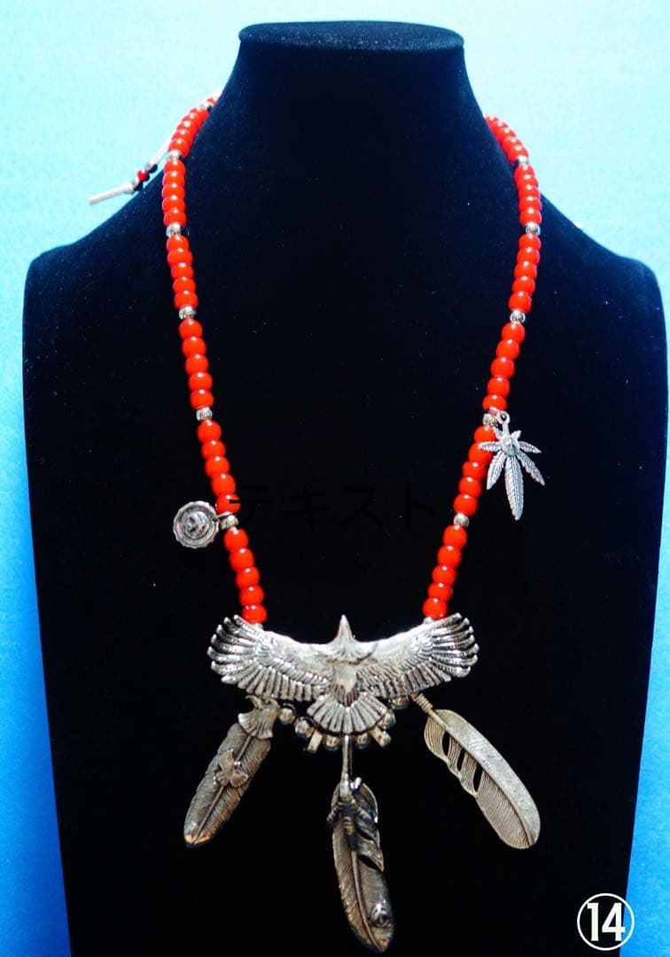 ボヘミアン風シルバーカラーイーグル とフェザー ホワイトハーツビーズ70個使用