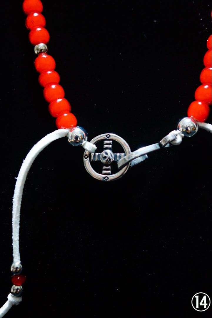 ボヘミアン風シルバーカラーイーグル とフェザー ホワイトハーツビーズ70個使用