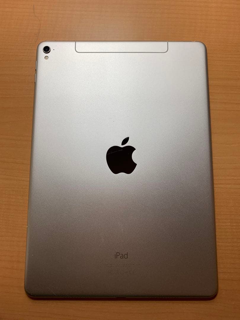 iPad pro 9.7 128GB SIMフリーモデル シルバー