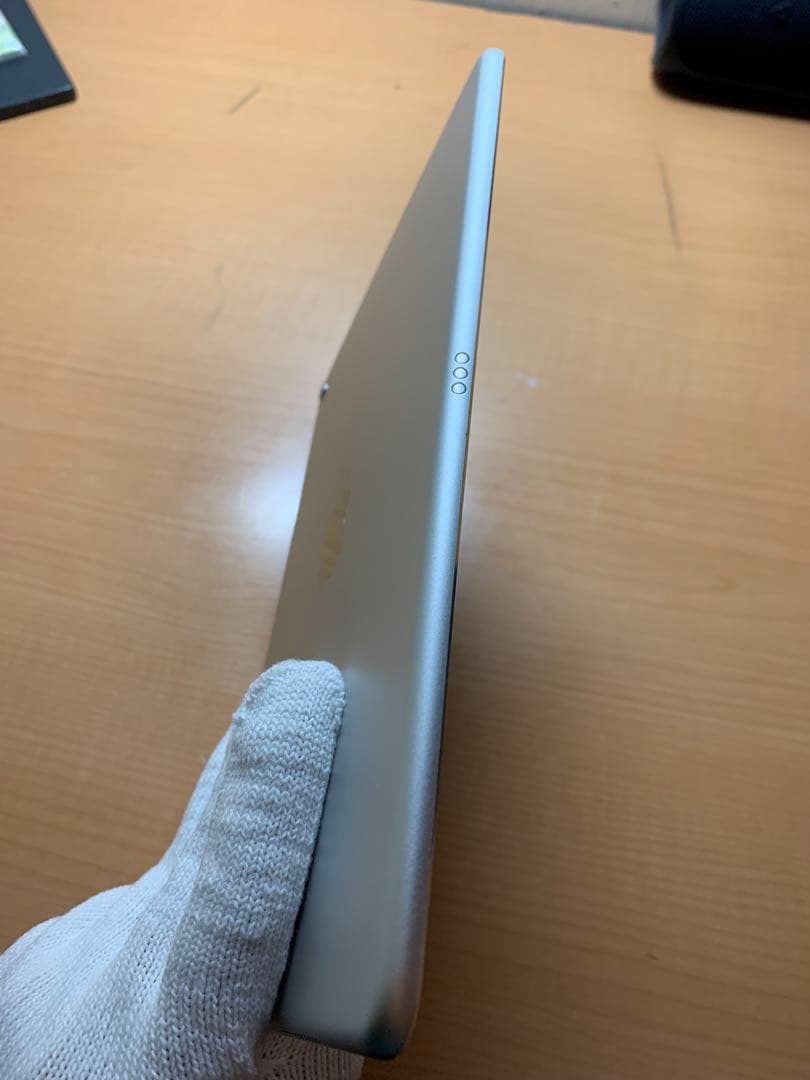 iPad pro 9.7 128GB SIMフリーモデル シルバー