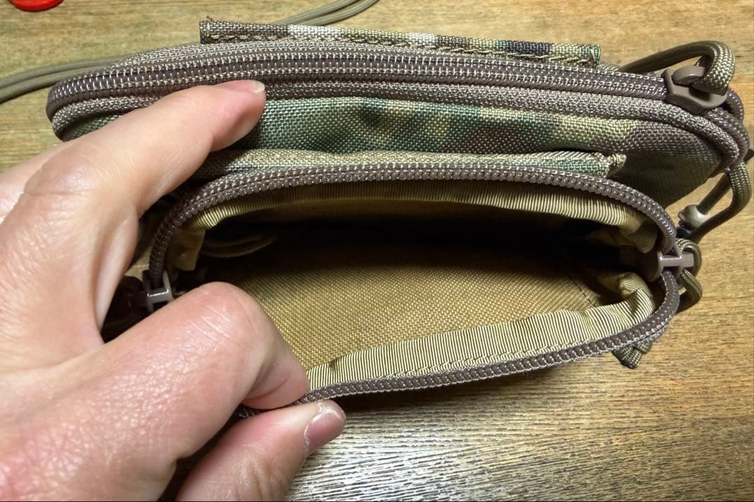 希少 VOLKタクティカルギア　マルチ セパレート ウォレット ポーチ