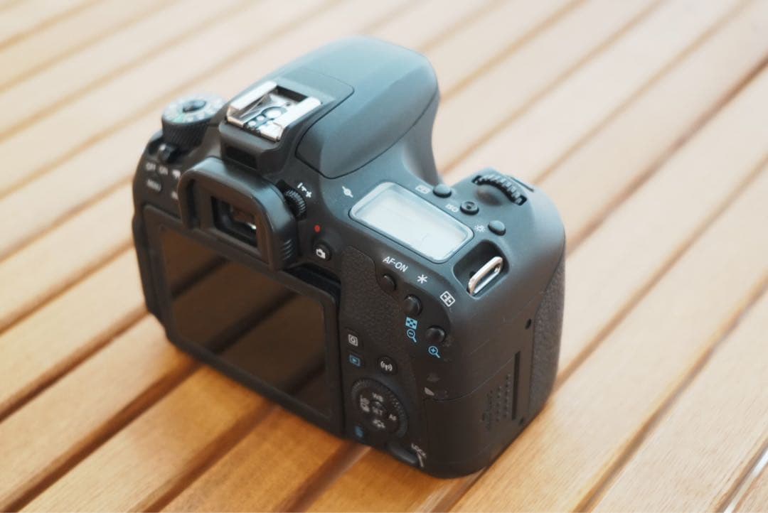EOS 9000D EF-S18-135 IS USM レンズキット