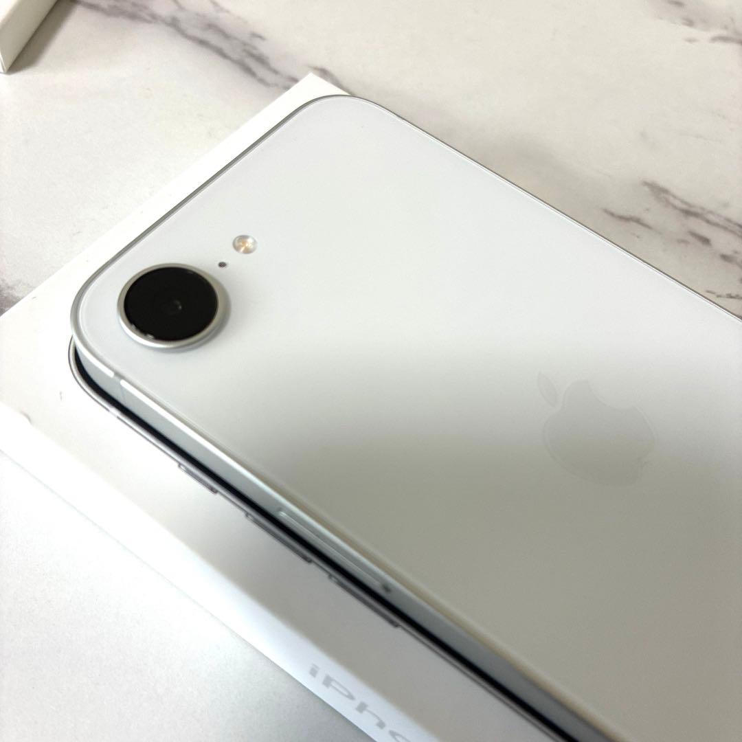 iPhone16e128GB Appleストア版SIMフリー40w電源アダプタ付