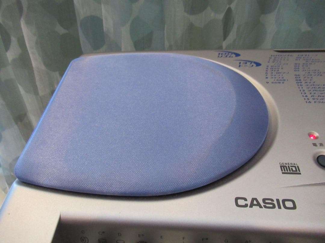 キーボード　CASIO LK-250it 光ナビゲーション　６１鍵盤タイプ