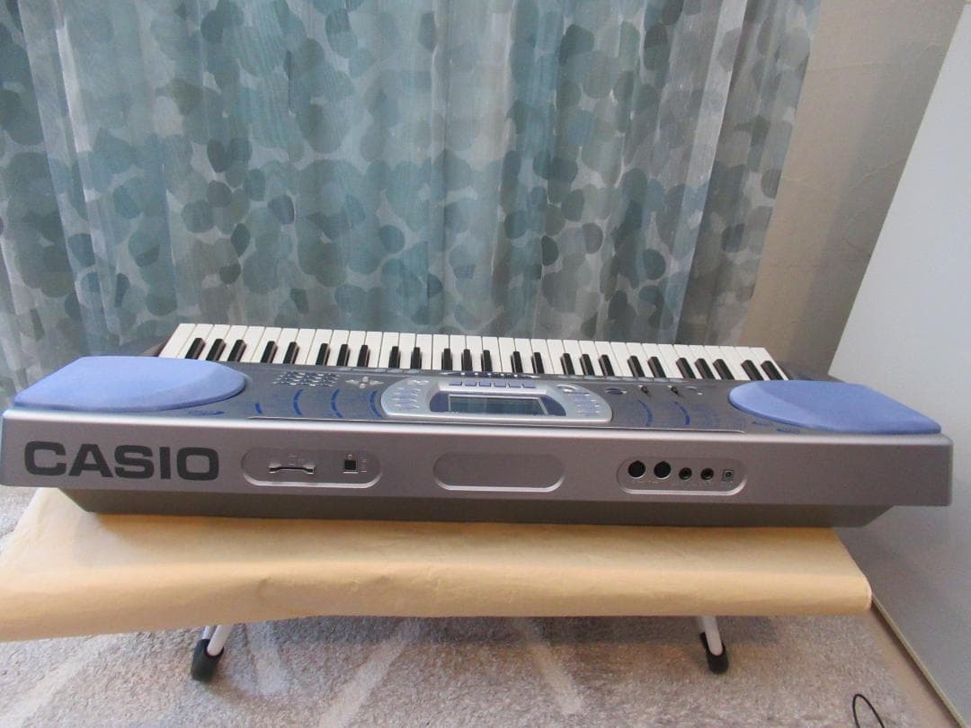 キーボード　CASIO LK-250it 光ナビゲーション　６１鍵盤タイプ
