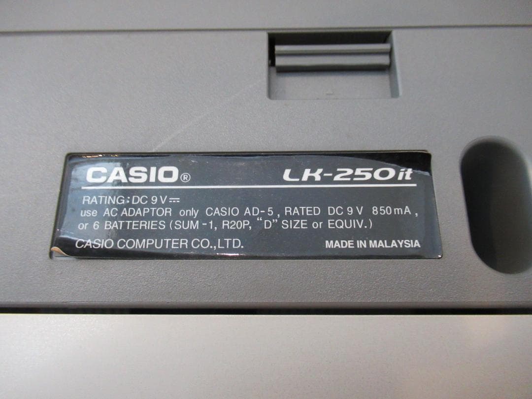 キーボード　CASIO LK-250it 光ナビゲーション　６１鍵盤タイプ