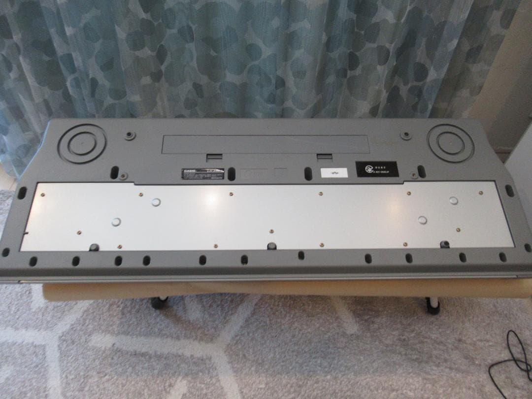 キーボード　CASIO LK-250it 光ナビゲーション　６１鍵盤タイプ