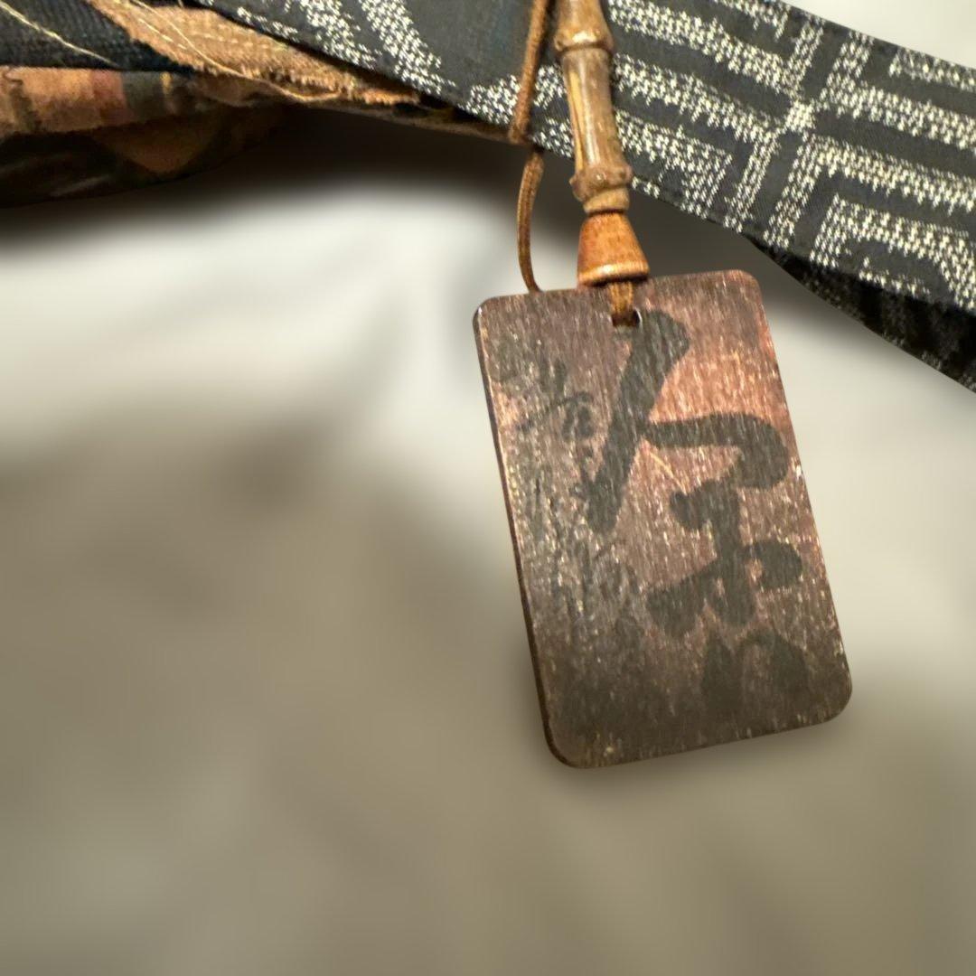 ハンドメイド作品　ショルダーバッグ　縁起物柿渋絣紬古布木札チャーム付き