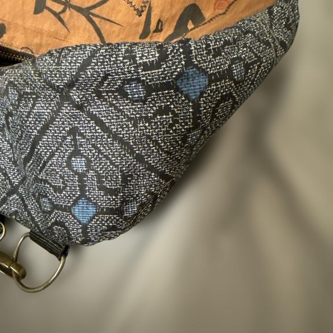 ハンドメイド作品　ショルダーバッグ　縁起物柿渋絣紬古布木札チャーム付き