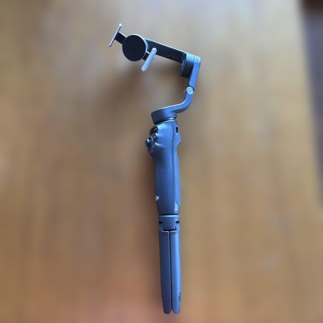DJI Osmo Mobile 6 スマートフォンスタビライザー　ジンバル