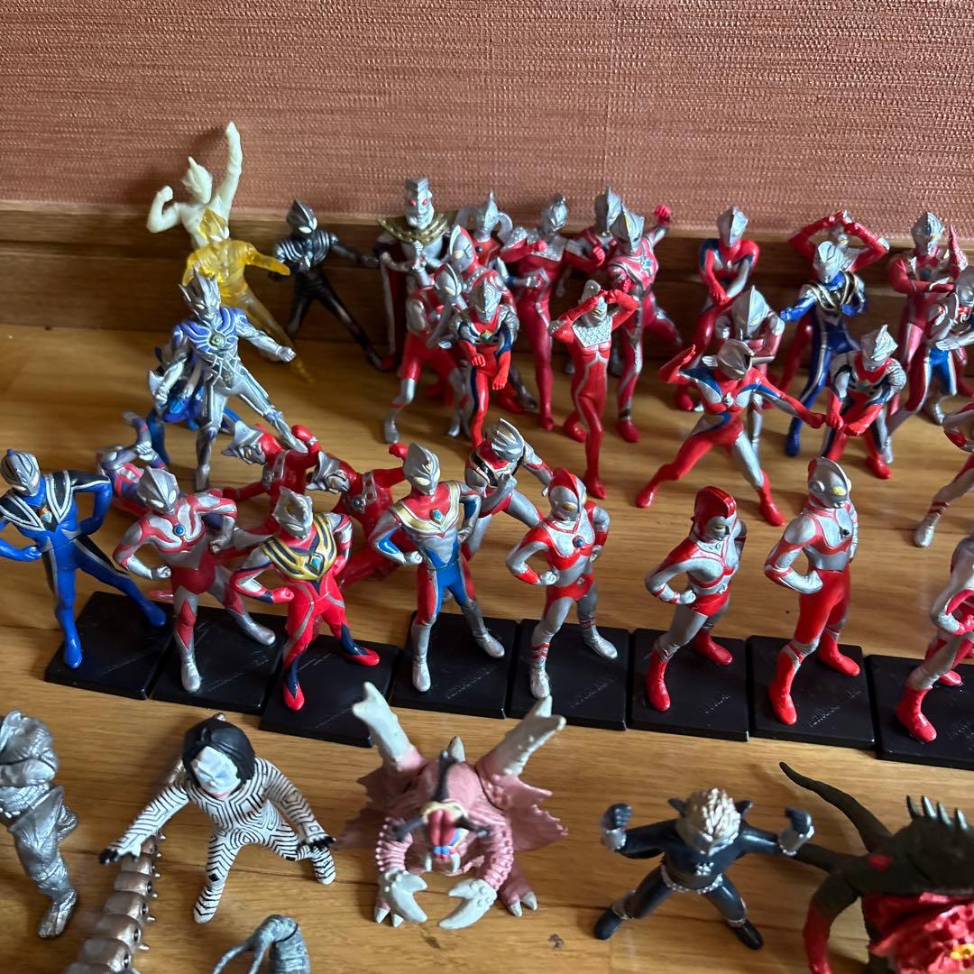 ウルトラマンHG 約180体