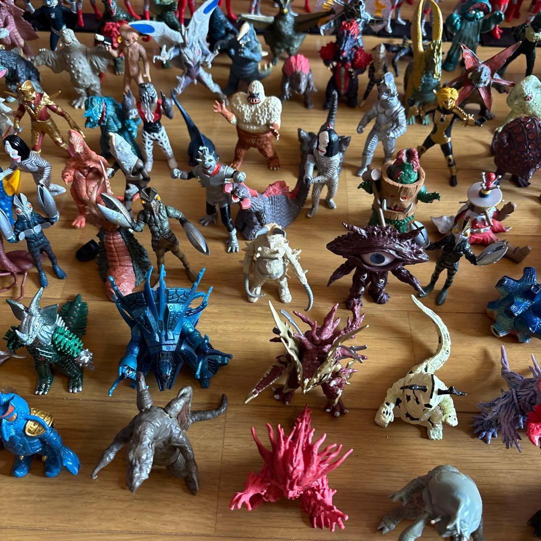 ウルトラマンHG 約180体