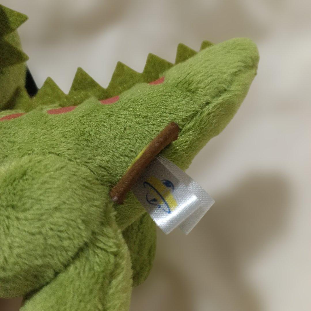 新品タグ付き　スヌーピー　PEANUTS　恐竜　ぬいぐるみ　キーホルダー　バッジ