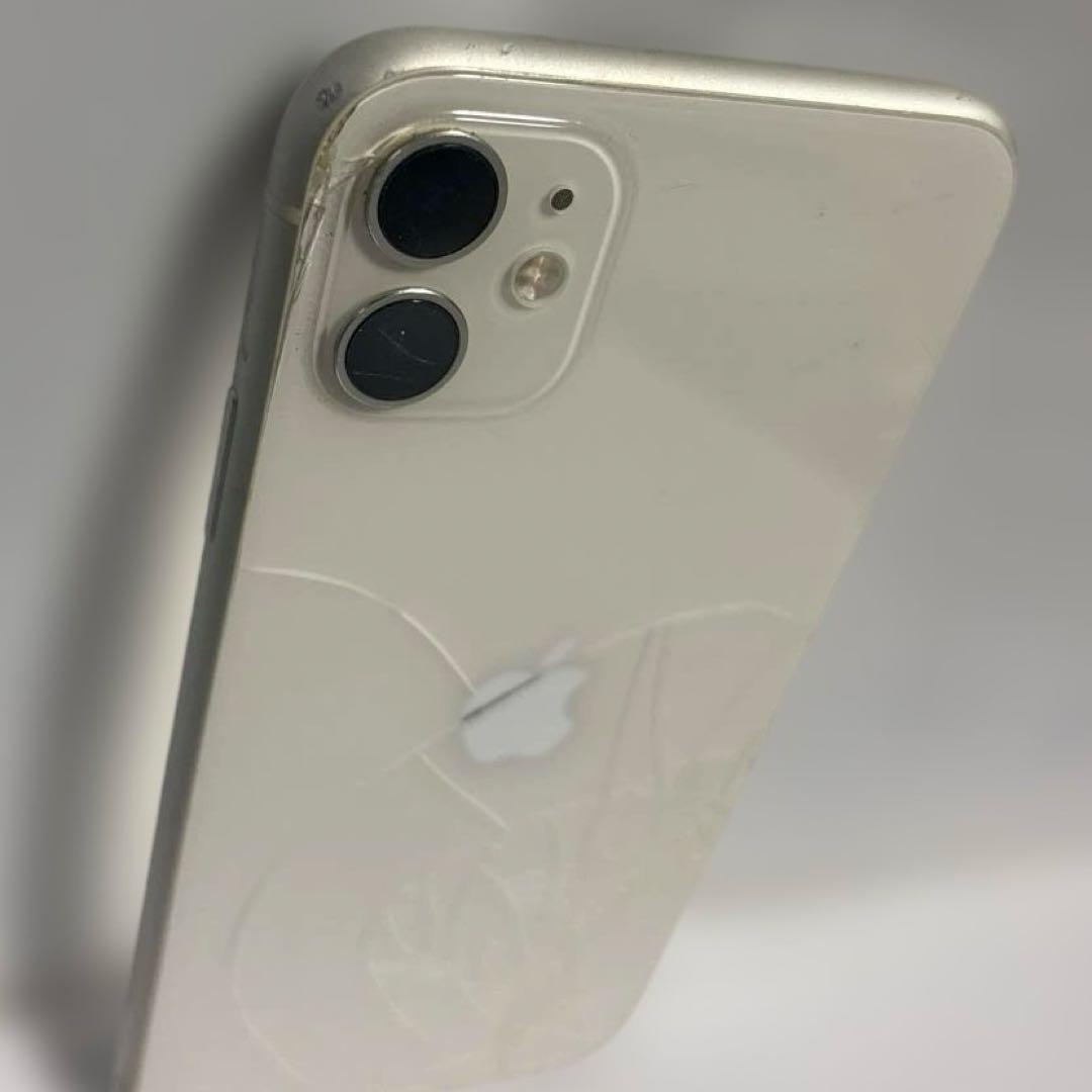 iPhone11 本体 64GB ひび割れあり