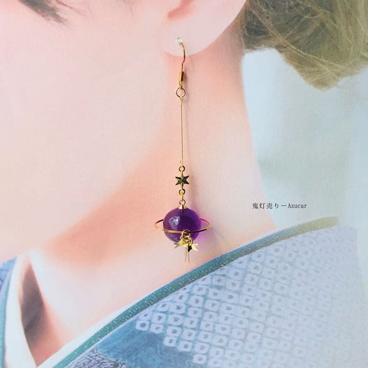 エメラルドとアメジスト色の天球儀と惑星ピアス　イヤリング