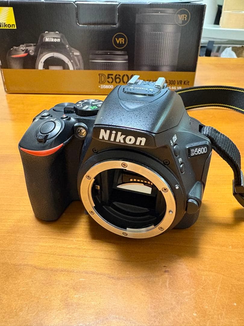 【人気】NikonD5600 単焦レンズとカメラバック付き