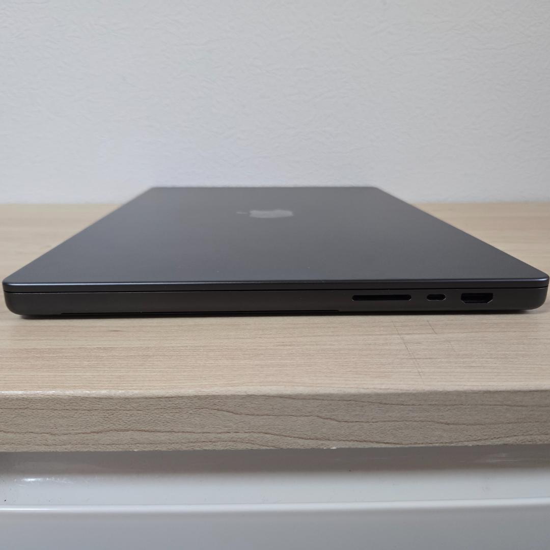 【美品】MacBook Pro 16インチ M4 Max 128GB 8TB